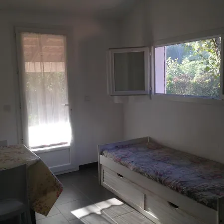 Le Thyreneen فيلة ساري سولينزارا