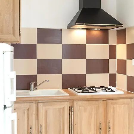 Le Thyreneen ساري سولينزارا