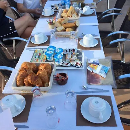 Le Thyreneen فيلة *